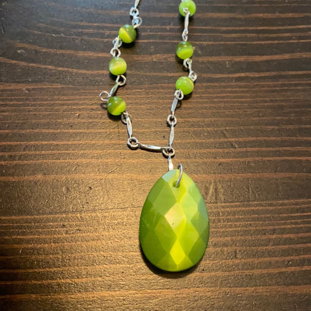 Beatiful Avon vintage drop necklace